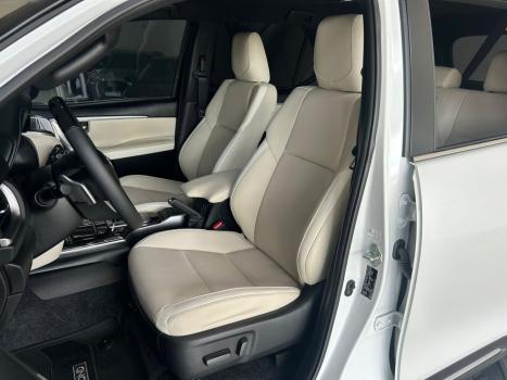 TOYOTA Hilux SW4 2.8 4P SRX 4X4 DIAMOND 7 LUGARES TURBO DIESEL AUTOMTICO, Foto 11