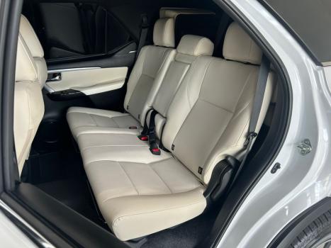 TOYOTA Hilux SW4 2.8 4P SRX 4X4 DIAMOND 7 LUGARES TURBO DIESEL AUTOMTICO, Foto 12