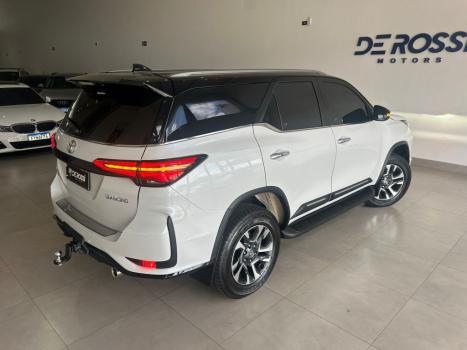 TOYOTA Hilux SW4 2.8 4P SRX 4X4 DIAMOND 7 LUGARES TURBO DIESEL AUTOMTICO, Foto 14