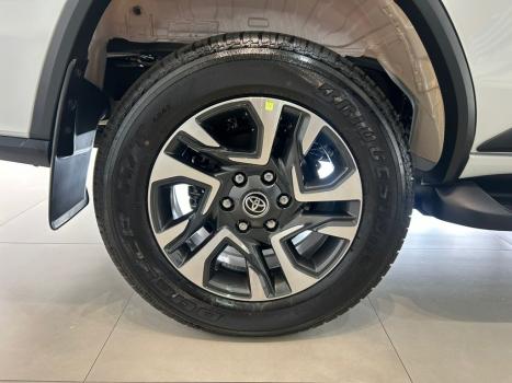 TOYOTA Hilux SW4 2.8 4P SRX 4X4 DIAMOND 7 LUGARES TURBO DIESEL AUTOMTICO, Foto 17