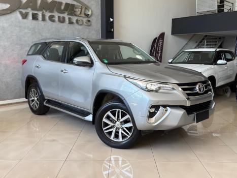 TOYOTA Hilux SW4 2.8 4P SRX 4X4 TURBO DIESEL AUTOMTICO, Foto 2