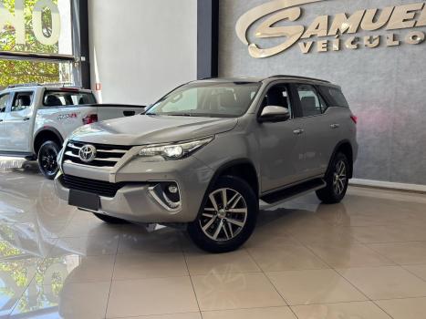 TOYOTA Hilux SW4 2.8 4P SRX 4X4 TURBO DIESEL AUTOMTICO, Foto 6