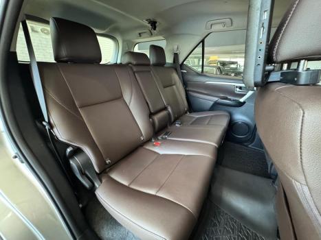 TOYOTA Hilux SW4 2.8 4P SRX 4X4 TURBO DIESEL AUTOMTICO, Foto 13