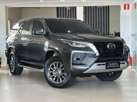 TOYOTA Hilux SW4 2.8 16V 4P SRX 4X4 7 LUGARES TURBO DIESEL AUTOMTICO, Foto 3