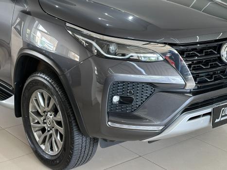 TOYOTA Hilux SW4 2.8 16V 4P SRX 4X4 7 LUGARES TURBO DIESEL AUTOMTICO, Foto 5