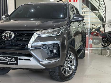 TOYOTA Hilux SW4 2.8 16V 4P SRX 4X4 7 LUGARES TURBO DIESEL AUTOMTICO, Foto 7