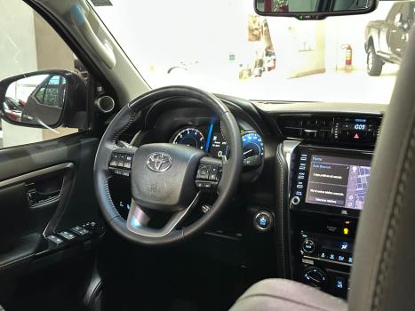 TOYOTA Hilux SW4 2.8 16V 4P SRX 4X4 7 LUGARES TURBO DIESEL AUTOMTICO, Foto 10