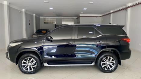 TOYOTA Hilux SW4 2.8 16V 4P SRX 4X4 7 LUGARES TURBO DIESEL AUTOM�TICO, Foto 4