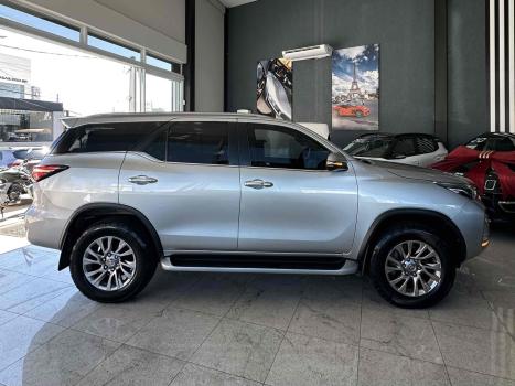 TOYOTA Hilux SW4 2.8 16V 4P SRX 4X4 7 LUGARES TURBO DIESEL AUTOM�TICO, Foto 4