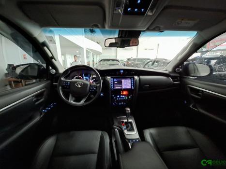 TOYOTA Hilux SW4 2.8 4P SRX 4X4 TURBO DIESEL AUTOM�TICO, Foto 5