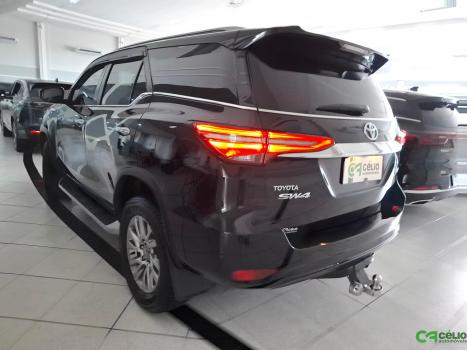 TOYOTA Hilux SW4 2.8 4P SRX 4X4 TURBO DIESEL AUTOM�TICO, Foto 7