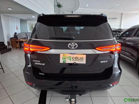 TOYOTA Hilux SW4 2.8 4P SRX 4X4 TURBO DIESEL AUTOM�TICO, Foto 8