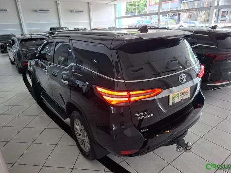 TOYOTA Hilux SW4 2.8 4P SRX 4X4 TURBO DIESEL AUTOM�TICO, Foto 13