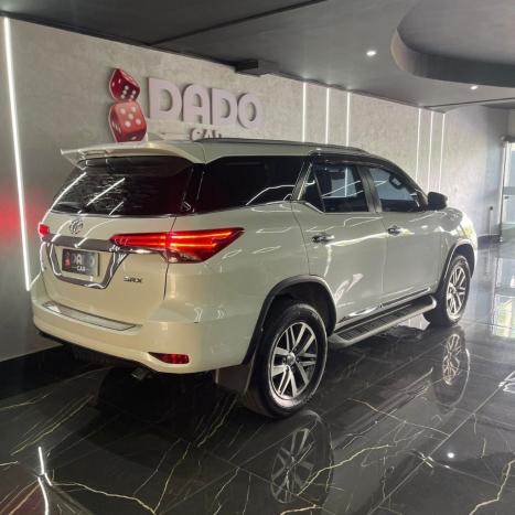 TOYOTA Hilux SW4 2.8 4P SRX 4X4 TURBO DIESEL AUTOM�TICO, Foto 3