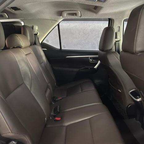 TOYOTA Hilux SW4 2.8 4P SRX 4X4 TURBO DIESEL AUTOM�TICO, Foto 11