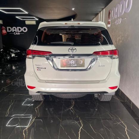 TOYOTA Hilux SW4 2.8 4P SRX 4X4 TURBO DIESEL AUTOM�TICO, Foto 16