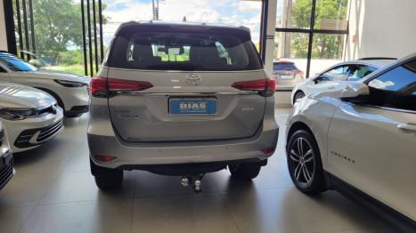 TOYOTA Hilux SW4 2.8 16V 4P SRX 4X4 7 LUGARES TURBO DIESEL AUTOM�TICO, Foto 4