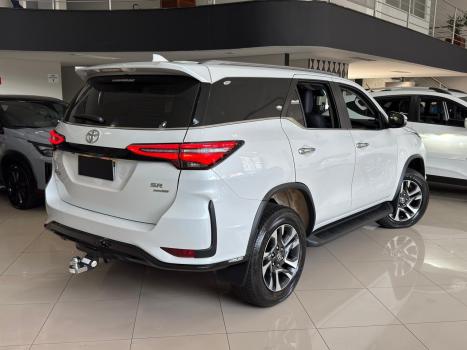 TOYOTA Hilux SW4 2.8 16V 4P SRX PLATINUM 4X4 7 LUGARES TURBO DIESEL AUTOM�TICO, Foto 3