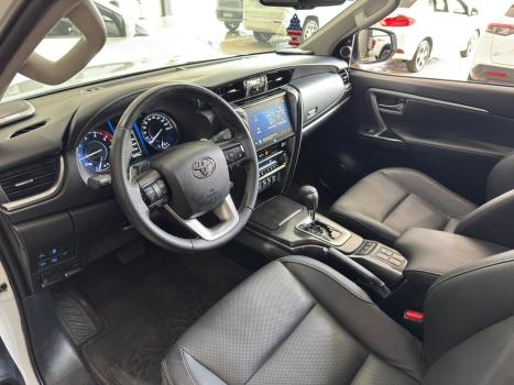 TOYOTA Hilux SW4 2.8 16V 4P SRX PLATINUM 4X4 7 LUGARES TURBO DIESEL AUTOM�TICO, Foto 10