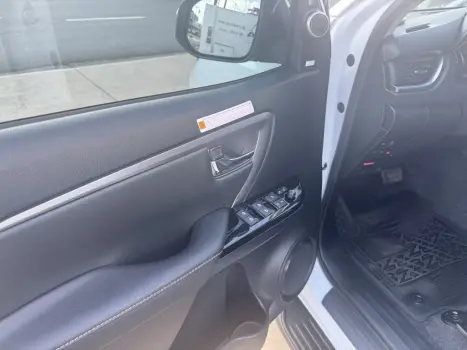 TOYOTA Hilux SW4 2.8 16V 4P SRX 4X4 7 LUGARES TURBO DIESEL AUTOM�TICO, Foto 9