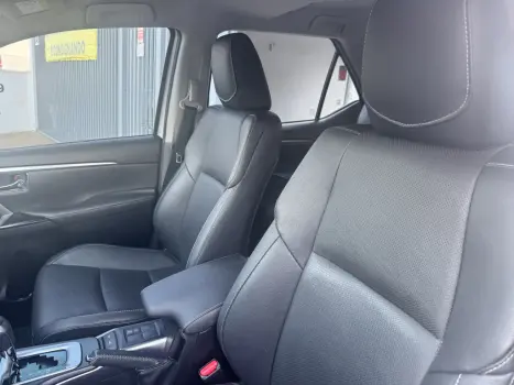 TOYOTA Hilux SW4 2.8 16V 4P SRX 4X4 7 LUGARES TURBO DIESEL AUTOM�TICO, Foto 10