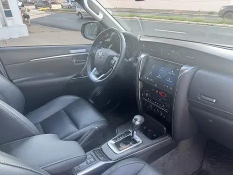 TOYOTA Hilux SW4 2.8 16V 4P SRX 4X4 7 LUGARES TURBO DIESEL AUTOM�TICO, Foto 14