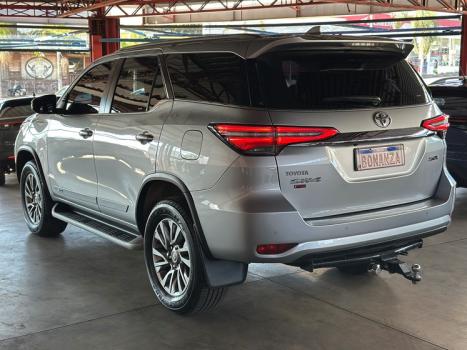 TOYOTA Hilux SW4 2.8 16V 4P SRX 4X4 7 LUGARES TURBO DIESEL AUTOM�TICO, Foto 4