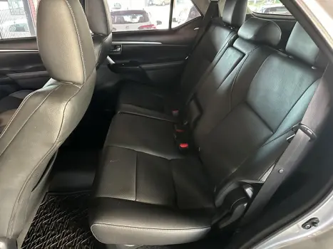 TOYOTA Hilux SW4 2.8 16V 4P SRX 4X4 7 LUGARES TURBO DIESEL AUTOM�TICO, Foto 14