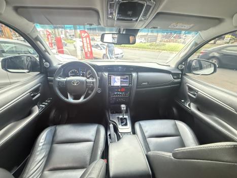 TOYOTA Hilux SW4 2.8 16V 4P SRX 4X4 7 LUGARES TURBO DIESEL AUTOM�TICO, Foto 3