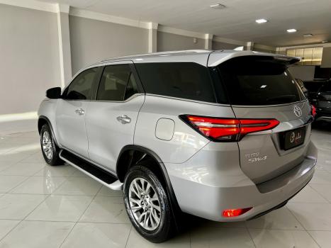 TOYOTA Hilux SW4 2.8 4P SRX 4X4 TURBO DIESEL AUTOM�TICO, Foto 2