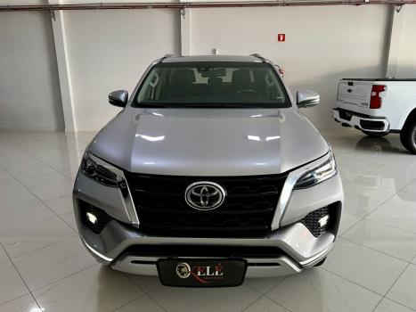 TOYOTA Hilux SW4 2.8 4P SRX 4X4 TURBO DIESEL AUTOM�TICO, Foto 3