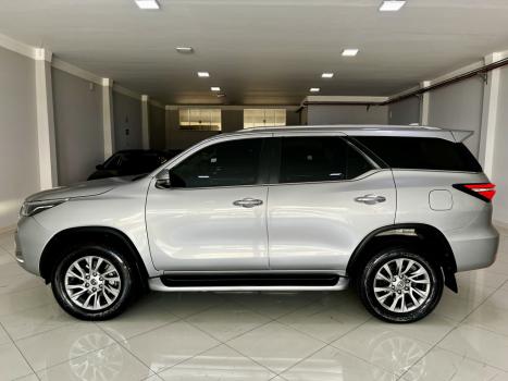 TOYOTA Hilux SW4 2.8 4P SRX 4X4 TURBO DIESEL AUTOM�TICO, Foto 4