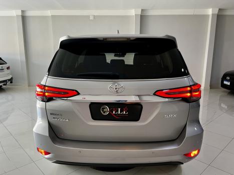 TOYOTA Hilux SW4 2.8 4P SRX 4X4 TURBO DIESEL AUTOM�TICO, Foto 5