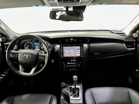 TOYOTA Hilux SW4 2.8 4P SRX 4X4 TURBO DIESEL AUTOM�TICO, Foto 7