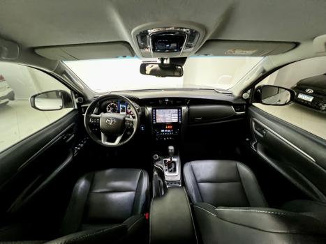 TOYOTA Hilux SW4 2.8 4P SRX 4X4 TURBO DIESEL AUTOM�TICO, Foto 9