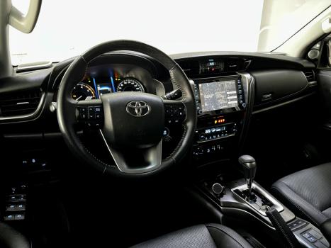 TOYOTA Hilux SW4 2.8 4P SRX 4X4 TURBO DIESEL AUTOM�TICO, Foto 10