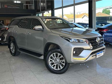 TOYOTA Hilux SW4 2.8 16V 4P SRX 4X4 7 LUGARES TURBO DIESEL AUTOM�TICO, Foto 3