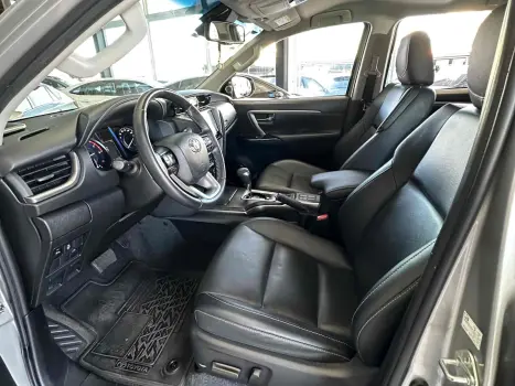 TOYOTA Hilux SW4 2.8 16V 4P SRX 4X4 7 LUGARES TURBO DIESEL AUTOM�TICO, Foto 18