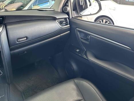 TOYOTA Hilux SW4 2.8 16V 4P SRX 4X4 7 LUGARES TURBO DIESEL AUTOM�TICO, Foto 20