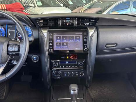 TOYOTA Hilux SW4 2.8 16V 4P SRX 4X4 7 LUGARES TURBO DIESEL AUTOM�TICO, Foto 21