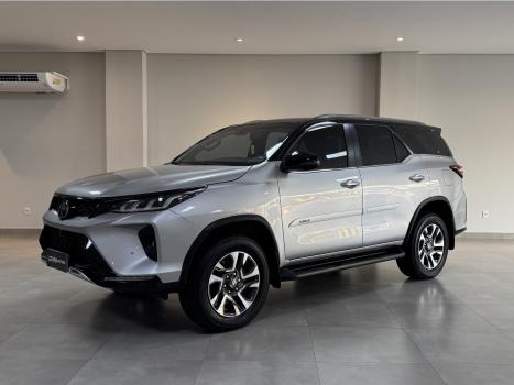 TOYOTA Hilux SW4 2.8 4P SRX 4X4 DIAMOND 7 LUGARES TURBO DIESEL AUTOM�TICO, Foto 1