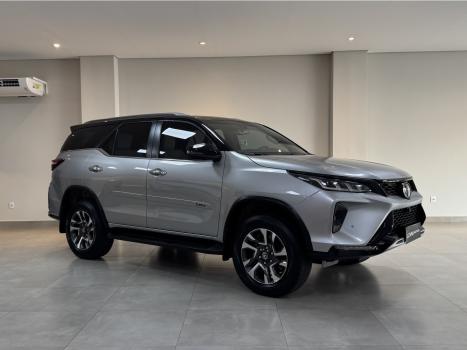 TOYOTA Hilux SW4 2.8 4P SRX 4X4 DIAMOND 7 LUGARES TURBO DIESEL AUTOM�TICO, Foto 2