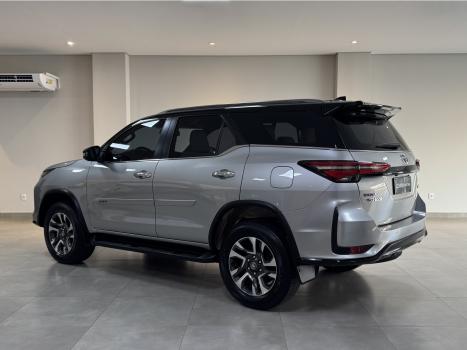 TOYOTA Hilux SW4 2.8 4P SRX 4X4 DIAMOND 7 LUGARES TURBO DIESEL AUTOM�TICO, Foto 4