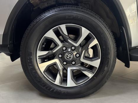 TOYOTA Hilux SW4 2.8 4P SRX 4X4 DIAMOND 7 LUGARES TURBO DIESEL AUTOM�TICO, Foto 8