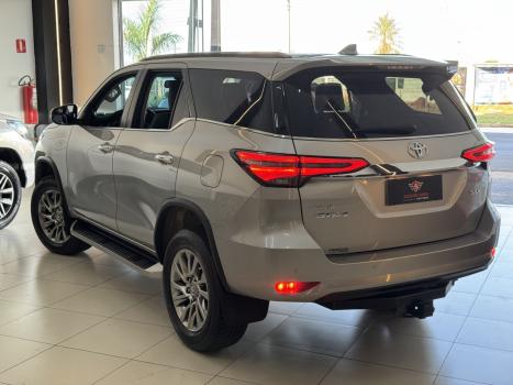 TOYOTA Hilux SW4 2.8 16V 4P SRX 4X4 7 LUGARES TURBO DIESEL AUTOM�TICO, Foto 3