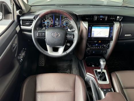 TOYOTA Hilux SW4 2.8 16V 4P SRX 4X4 7 LUGARES TURBO DIESEL AUTOM�TICO, Foto 18