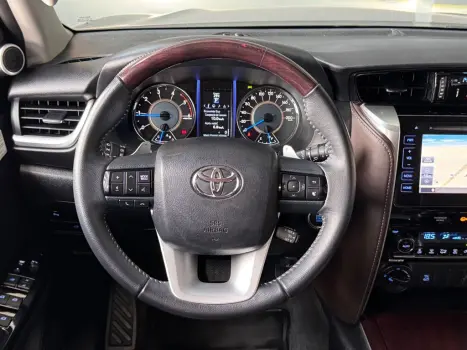 TOYOTA Hilux SW4 2.8 16V 4P SRX 4X4 7 LUGARES TURBO DIESEL AUTOM�TICO, Foto 19