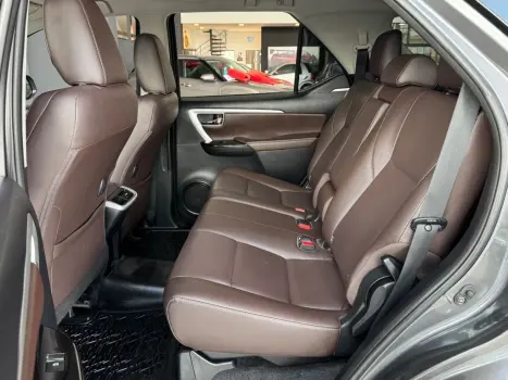 TOYOTA Hilux SW4 2.8 16V 4P SRX 4X4 7 LUGARES TURBO DIESEL AUTOM�TICO, Foto 20