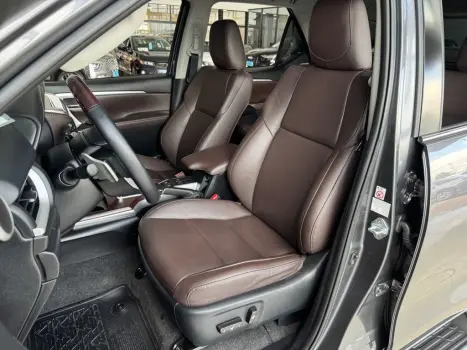 TOYOTA Hilux SW4 2.8 16V 4P SRX 4X4 7 LUGARES TURBO DIESEL AUTOM�TICO, Foto 21