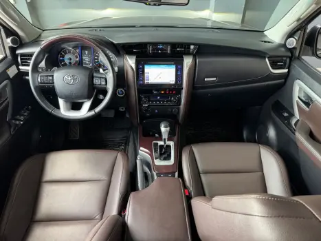 TOYOTA Hilux SW4 2.8 16V 4P SRX 4X4 7 LUGARES TURBO DIESEL AUTOM�TICO, Foto 22